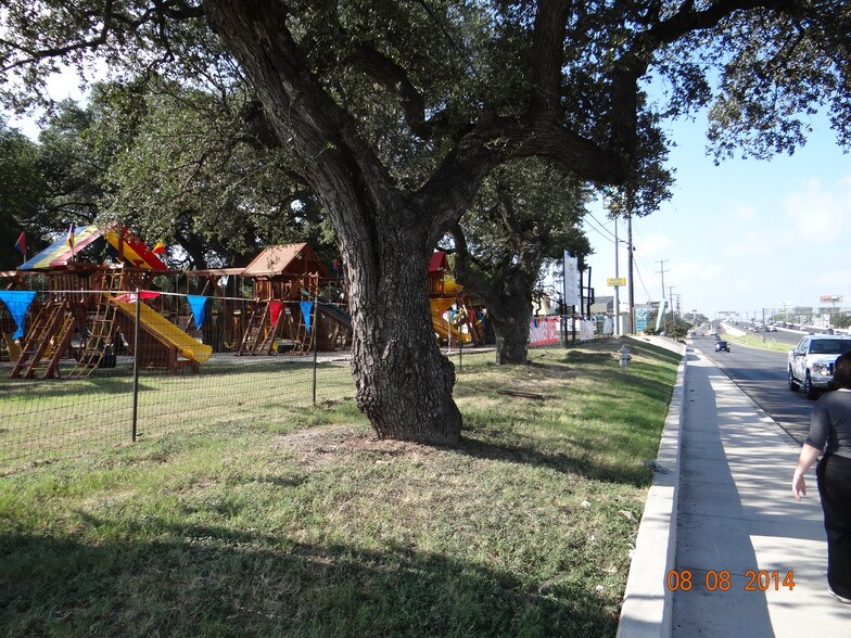 15838 San Pedro, San Antonio, TX à vendre - Photo du bâtiment - Image 3 de 11