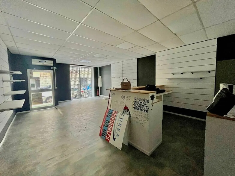 Retail in Nice for lease - Interior Photo - Image 3 of 8