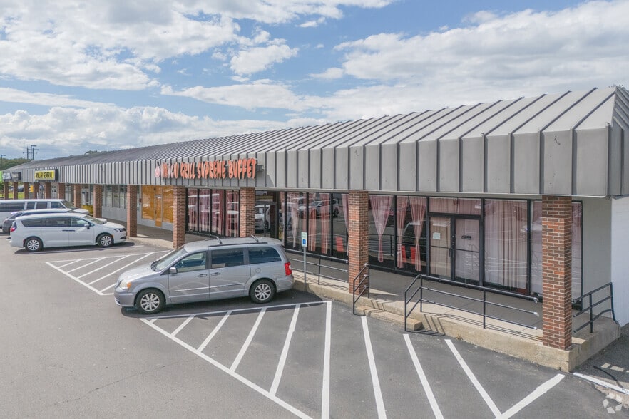 40-100 Newport Ave, Rumford, RI for lease - Primary Photo - Image 2 of 8