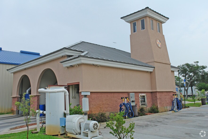 120 Mary Esther Blvd, Mary Esther, FL à vendre - Photo du bâtiment - Image 3 de 4