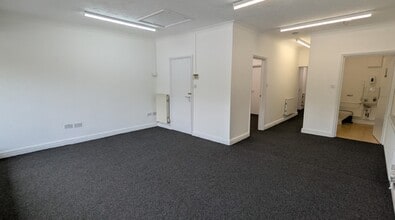 Overdown Rd, Reading à louer Photo du bâtiment- Image 2 de 5