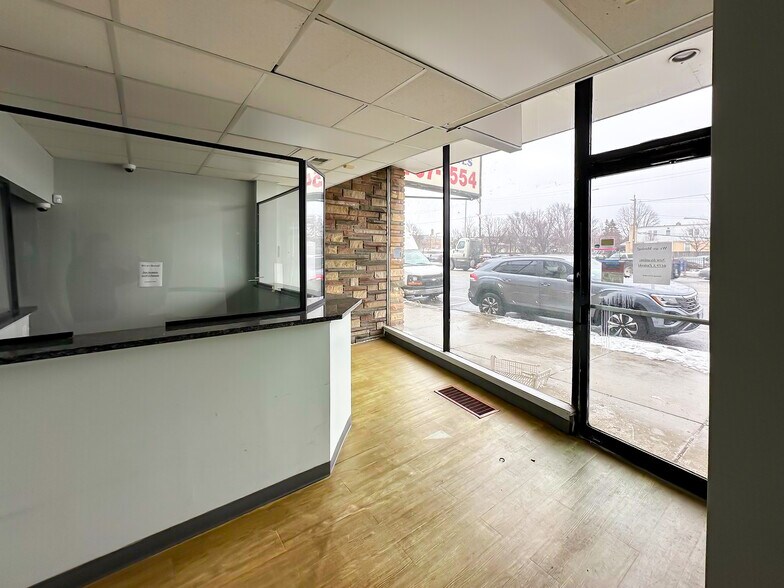 6338 S Pulaski Rd, Chicago, IL à louer - Photo du bâtiment - Image 2 de 20