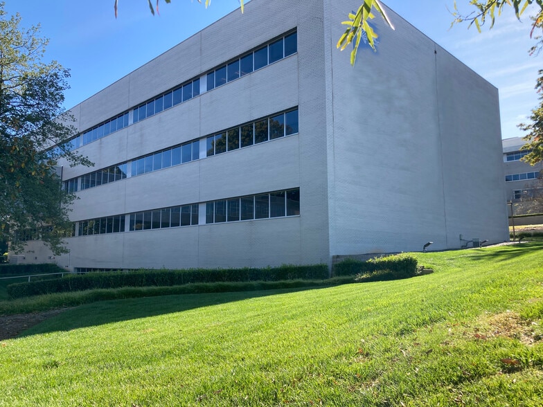 2000 Wade Hampton Blvd, Greenville, SC for sale - Building Photo - Image 2 of 10