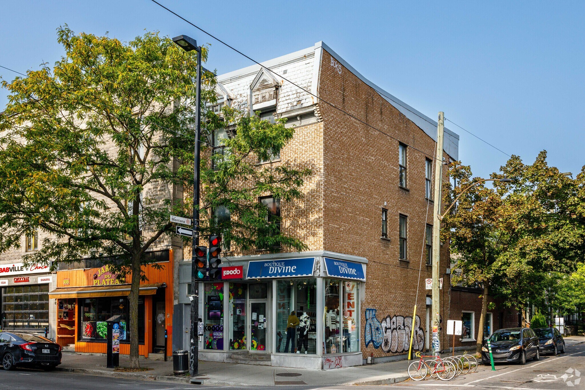 943 Av Du Mont-Royal E, Montréal, QC à vendre Photo principale- Image 1 de 1