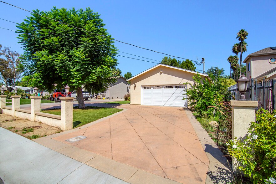 22839 Dolorosa St, Woodland Hills, CA à louer - Photo du bâtiment - Image 3 de 45
