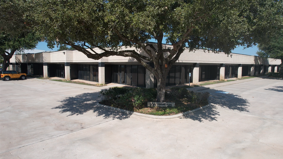 500 Century Plaza Dr, Houston, TX for lease - Building Photo - Image 1 of 7