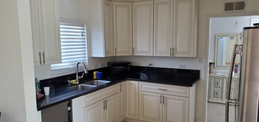 7245 Harding Cir, Buena Park, CA à vendre - Photo du bâtiment - Image 2 de 14