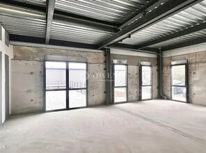 Office in Limas for lease Interior Photo- Image 2 of 8