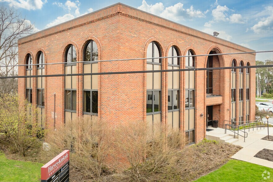 2340 Detroit Ave, Maumee, OH à vendre - Photo du bâtiment - Image 2 de 6