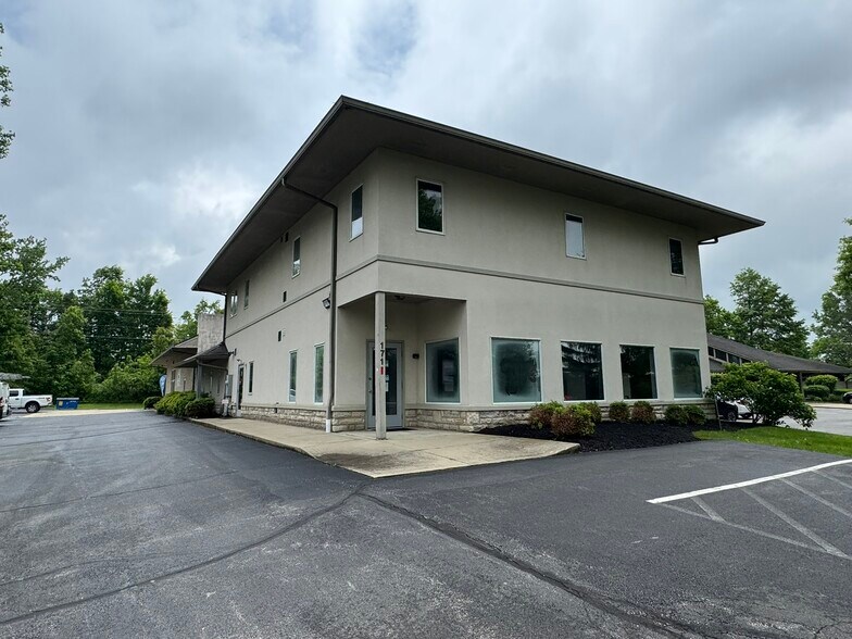 171 Green Meadows Dr S, Lewis Center, OH à vendre - Photo du bâtiment - Image 1 de 31