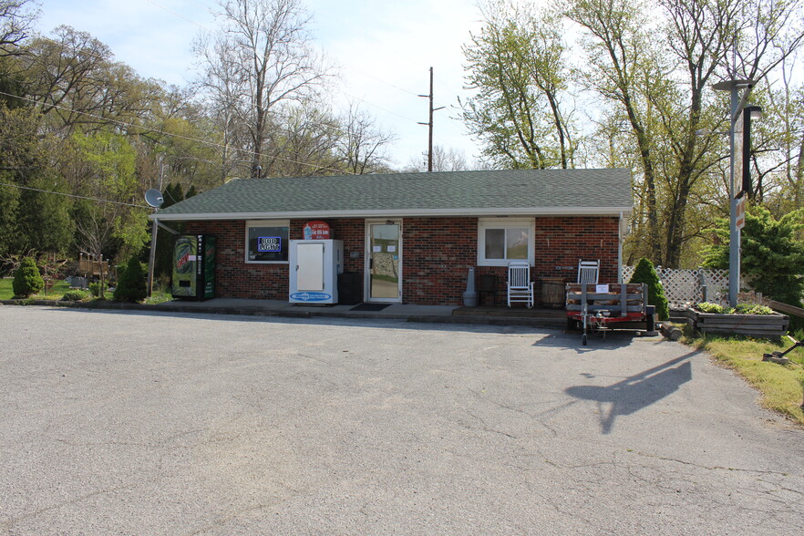 1995 N East Shafer Dr, Monticello, IN for sale - Primary Photo - Image 1 of 1