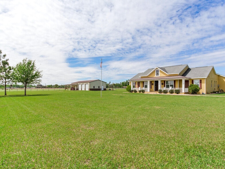 15721 Colding Loop, Wimauma, FL à vendre - Photo du bâtiment - Image 3 de 35