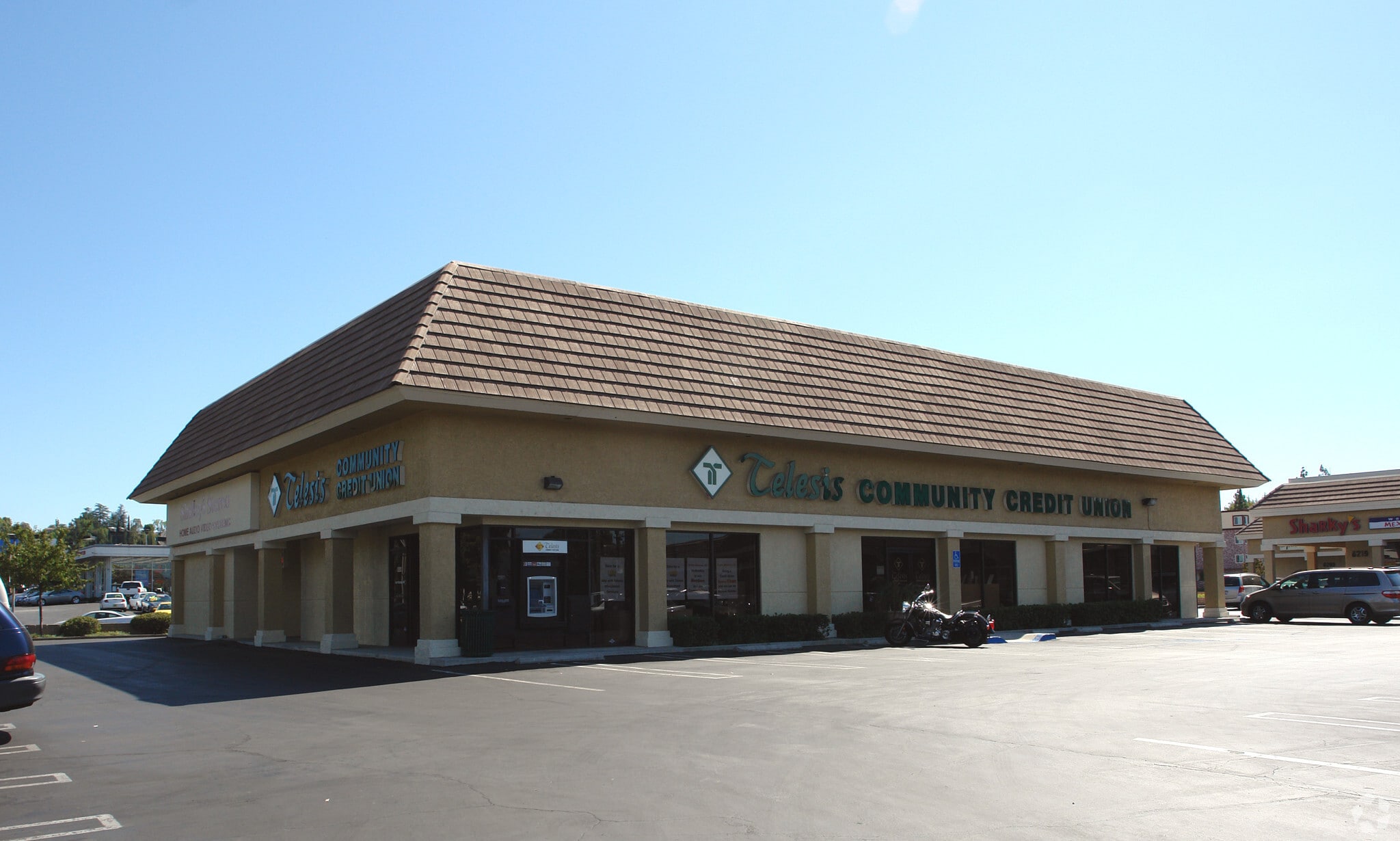 6201-6203 Topanga Canyon Blvd, Woodland Hills, CA for lease Building Photo- Image 1 of 3