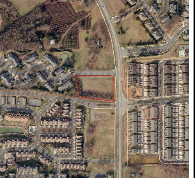 Silver Quay Dr, Cornelius, NC à vendre - Photo principale - Image 1 de 1