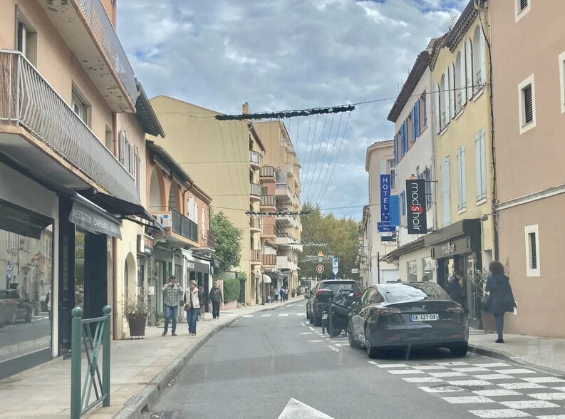 Retail in Sainte-Maxime for lease - Building Photo - Image 1 of 1