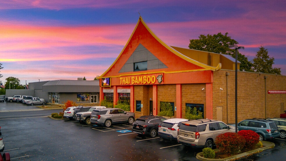 Thai Bamboo Portfolio portfolio of 3 properties for sale on LoopNet.ca - Building Photo - Image 3 of 3