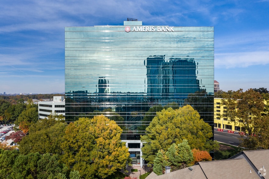 3490 Piedmont Rd NE, Atlanta, GA à louer - Photo du bâtiment - Image 2 de 20