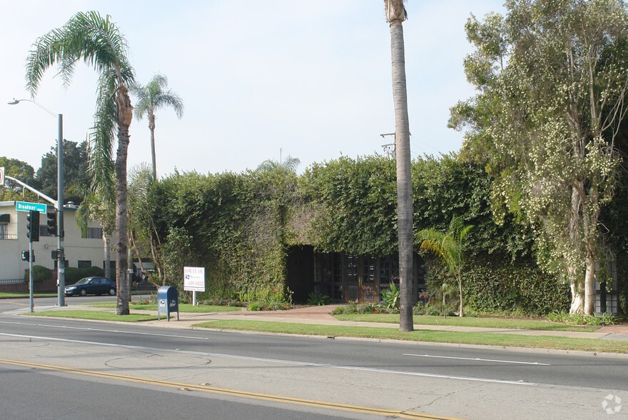 1502 N Broadway, Santa Ana, CA for sale - Building Photo - Image 2 of 8