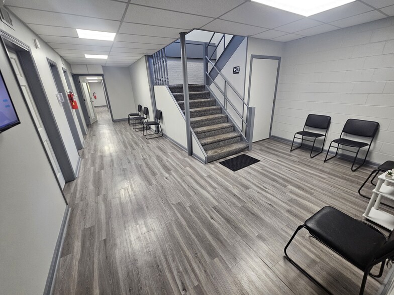 6117 N College Ave, Indianapolis, IN for lease - Building Photo - Image 3 of 14