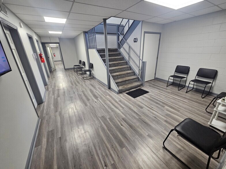 6117 N College Ave, Indianapolis, IN à louer - Photo du bâtiment - Image 3 de 14