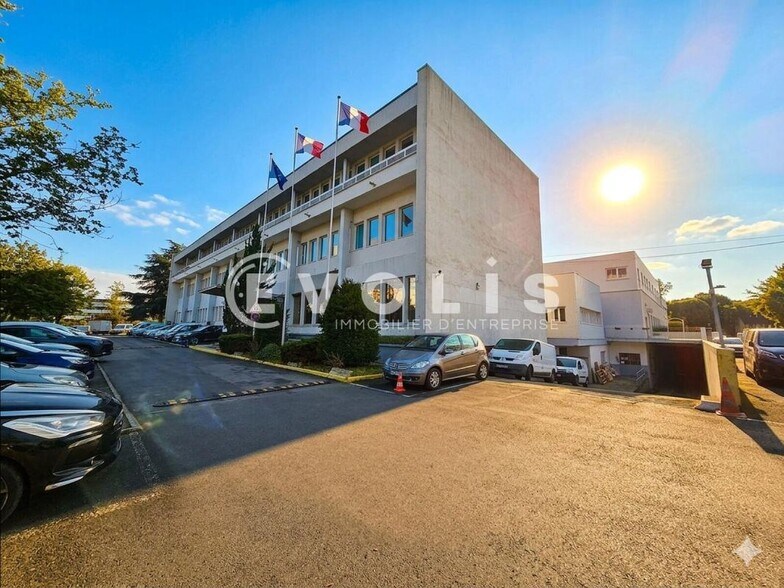 Flex dans Clamart à louer - Photo du bâtiment - Image 1 de 79