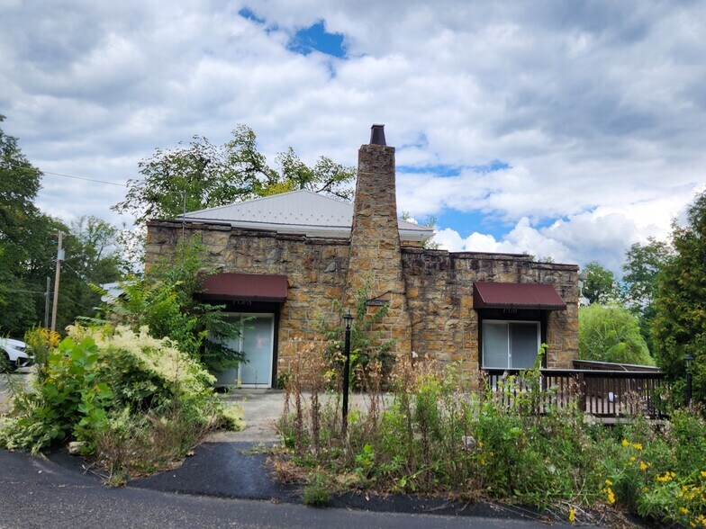 1129 Lincoln Hwy, Laughlintown, PA à vendre - Photo du bâtiment - Image 2 de 16