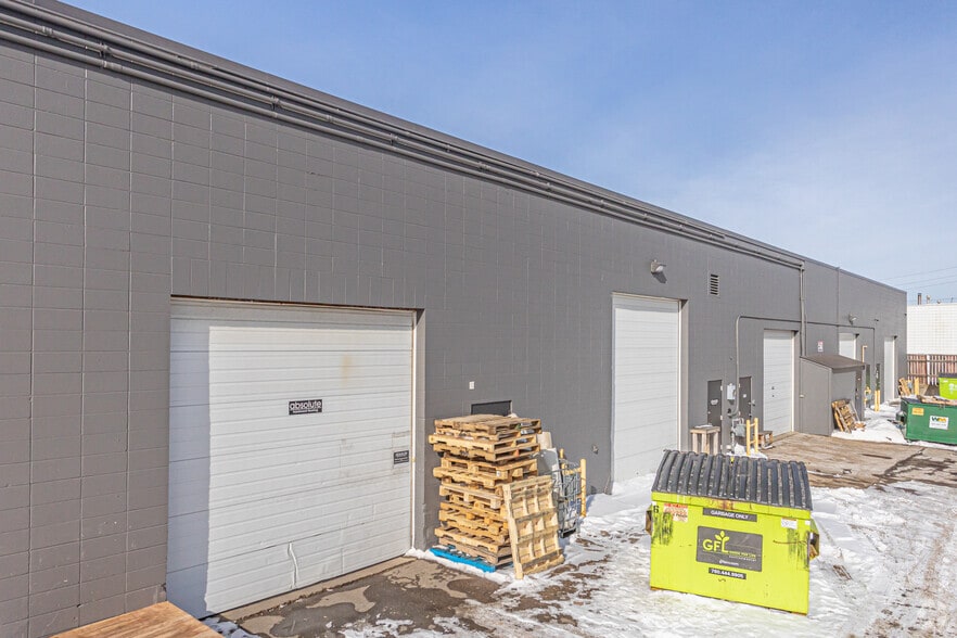 4917-4923 99th St NW, Edmonton, AB à louer - Photo du bâtiment - Image 2 de 3
