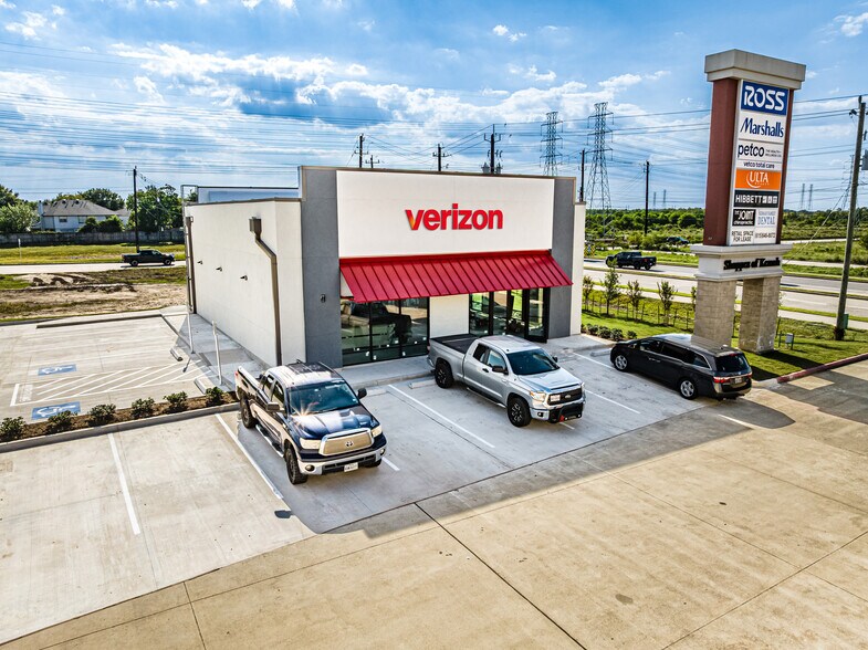 365 FM 518 Rd, Kemah, TX à vendre - Photo du bâtiment - Image 2 de 6