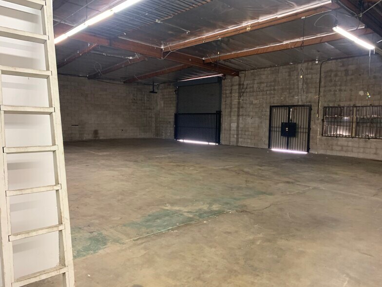 1390 Newton St, Los Angeles, CA à louer - Photo du bâtiment - Image 3 de 10