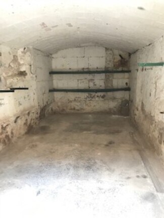 Plus de détails pour Multi-résidentiel à vendre