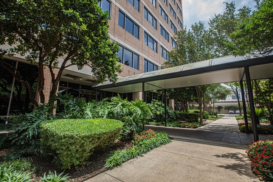 1020 NE Loop 410, San Antonio, TX à louer - Photo du bâtiment - Image 3 de 13
