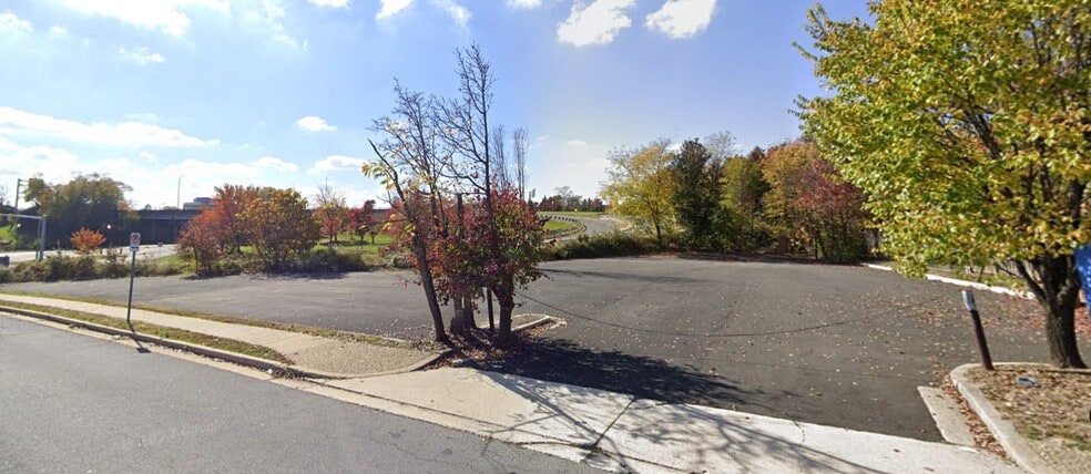 5730 Columbia Pike, Falls Church, VA à louer - Photo du bâtiment - Image 2 de 2