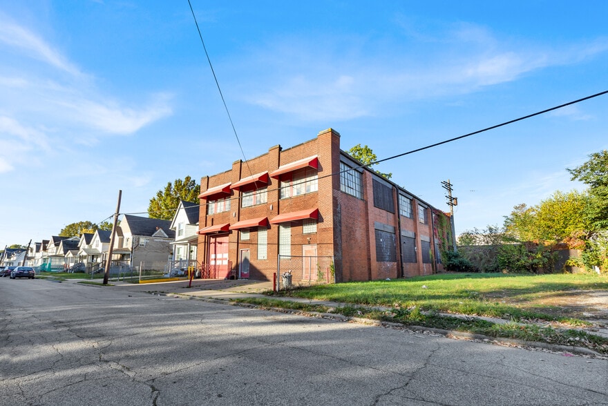2032 W 105th St, Cleveland, OH for sale - Building Photo - Image 2 of 26