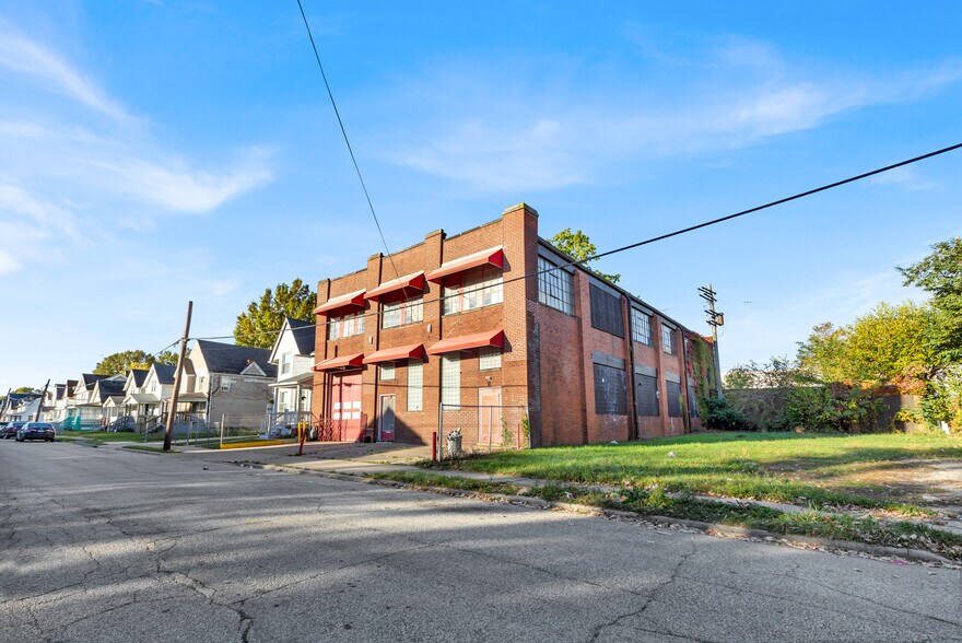 2032 W 105th St, Cleveland, OH à vendre - Photo du bâtiment - Image 2 de 26