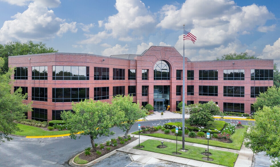10161 Centurion Pkwy N, Jacksonville, FL for lease - Primary Photo - Image 1 of 16