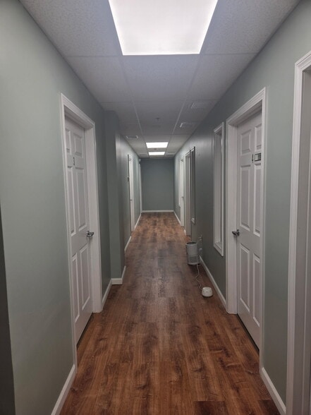 867 Main St, Manchester, CT for lease - Interior Photo - Image 3 of 12