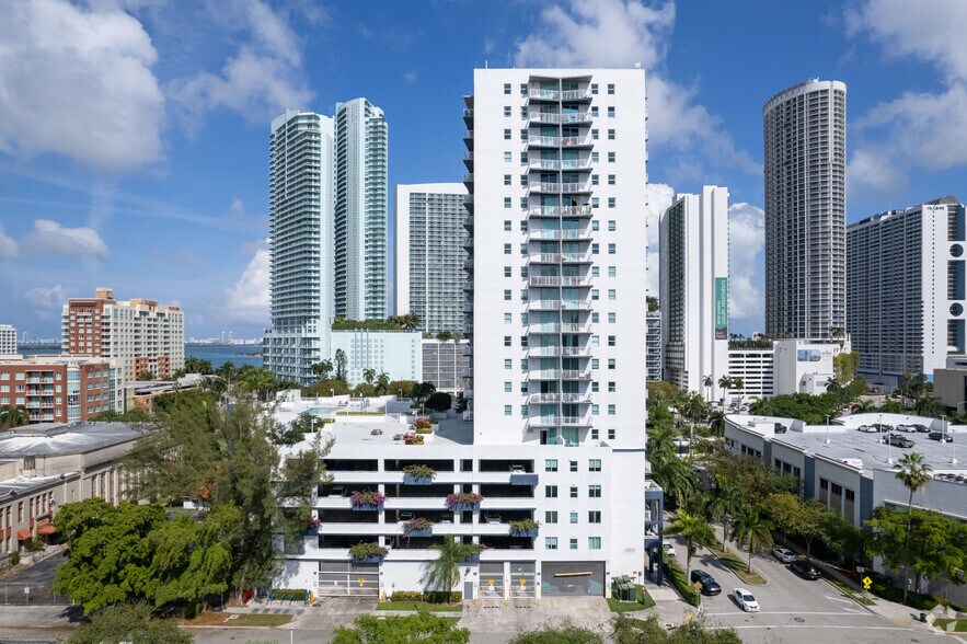 275 NE 18th St, Miami, FL à louer - Photo du bâtiment - Image 3 de 4