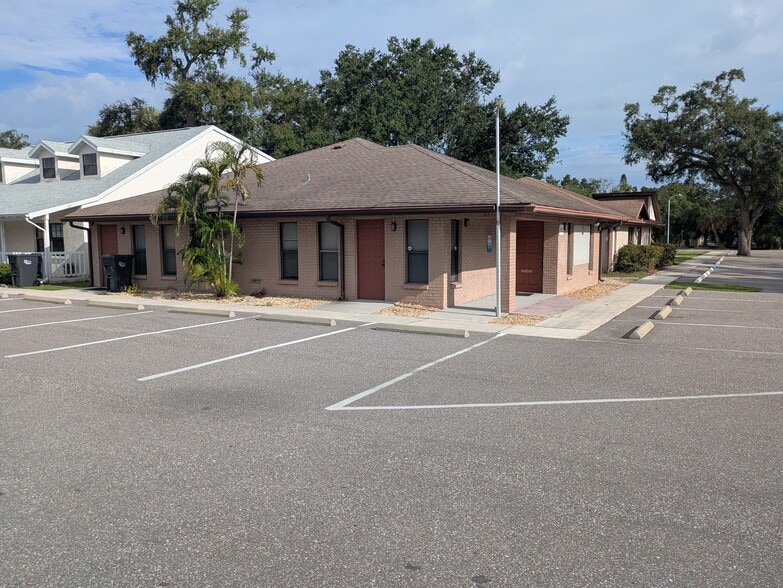 4812 26th St W, Bradenton, FL for lease - Building Photo - Image 2 of 13