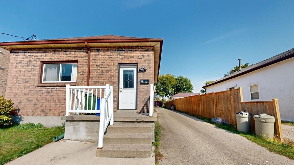 184 Simcoe St, London, ON à vendre - Photo du bâtiment - Image 2 de 22