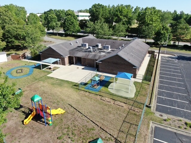 4065 Premier Dr, High Point, NC à vendre - Photo du bâtiment - Image 3 de 10
