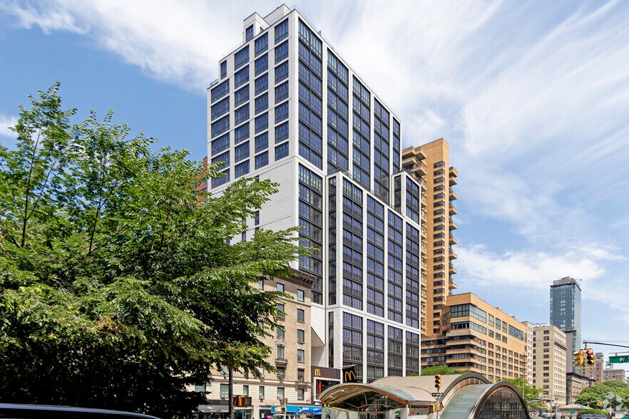 2551-2555 Broadway, New York, NY à louer - Photo du bâtiment - Image 3 de 23