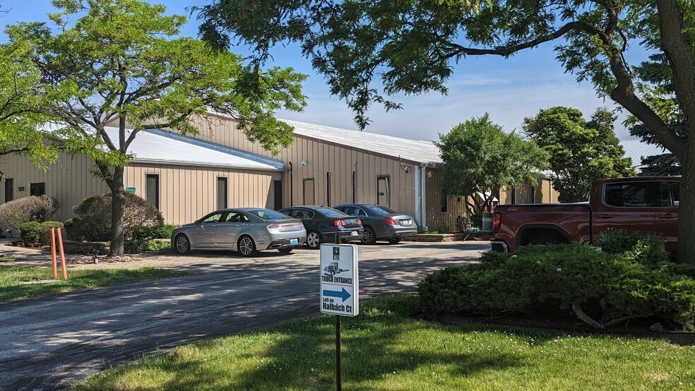 525 W Rolling Meadows Dr, Fond Du Lac, WI for lease - Building Photo - Image 3 of 21