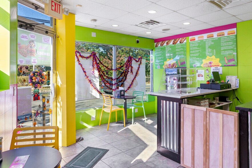 78-88 Bayville Ave, Bayville, NY à louer - Photo du bâtiment - Image 3 de 11