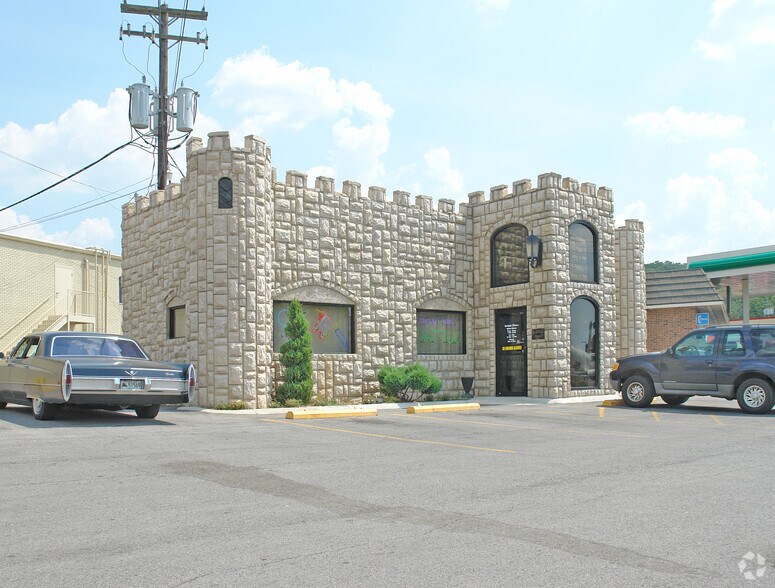 3014 N College Ave, Fayetteville, AR for sale - Building Photo - Image 2 of 13