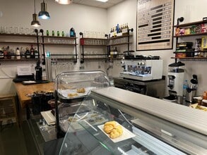 Calle de Edgar Neville, 30, Madrid, Madrid for lease Interior Photo- Image 2 of 6