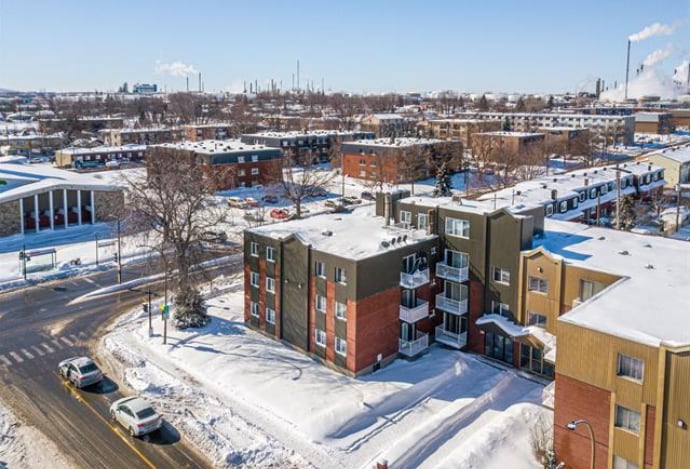 12065 Rue De Montigny, Montréal, QC à vendre Photo principale- Image 1 de 2