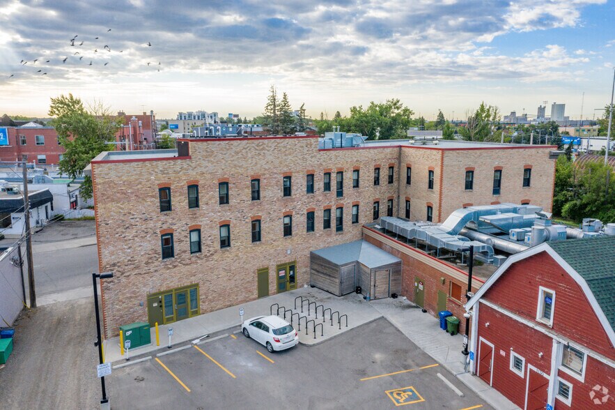 929 11 St SE, Calgary, AB à louer - Photo du bâtiment - Image 2 de 2