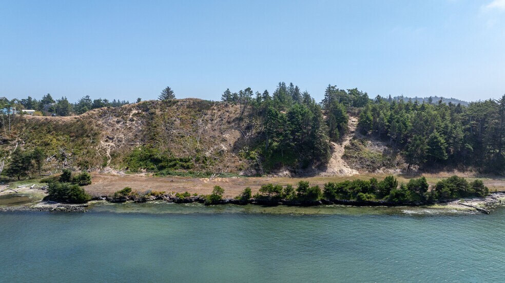 516 Taylor Ave, Coos Bay, OR for sale - Primary Photo - Image 1 of 7