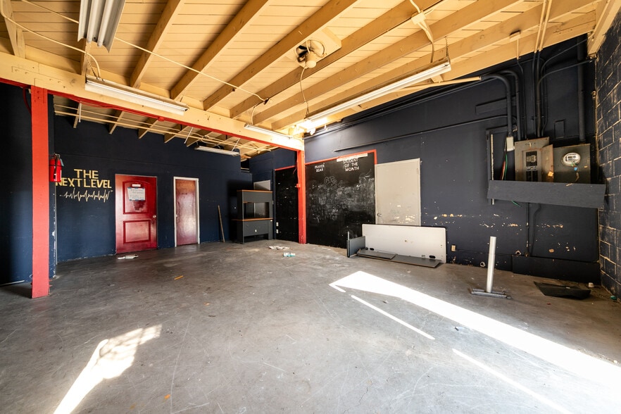 6701-6709 11th Ave, Los Angeles, CA for lease - Interior Photo - Image 1 of 10