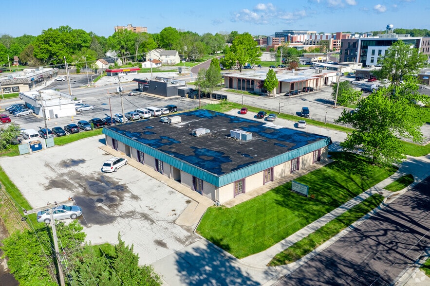 8220 Travis St, Overland Park, KS for lease - Building Photo - Image 2 of 2